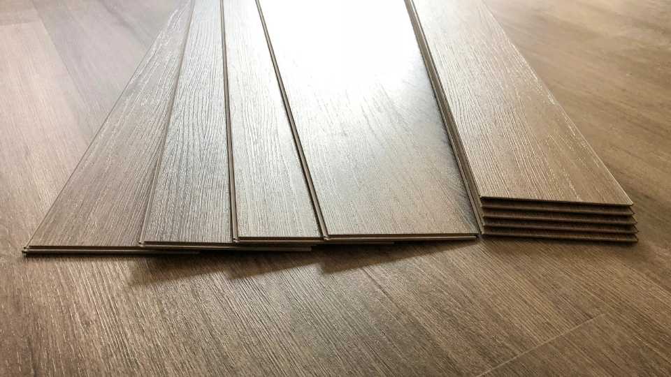 Lantai Vinyl: Menggabungkan Kepraktisan dan Estetika dalam Satu Solusi Lantai